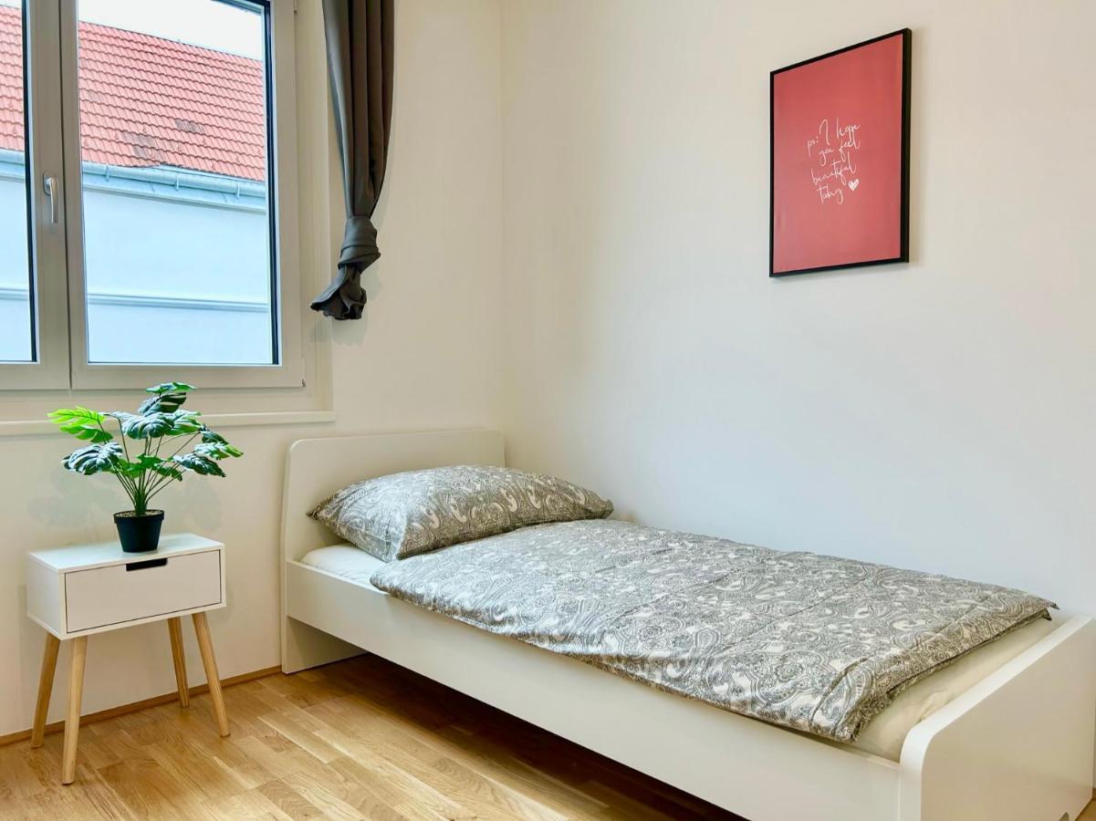 80 M2 - Terrace - Free Parking Apartment Wina Bagian luar foto