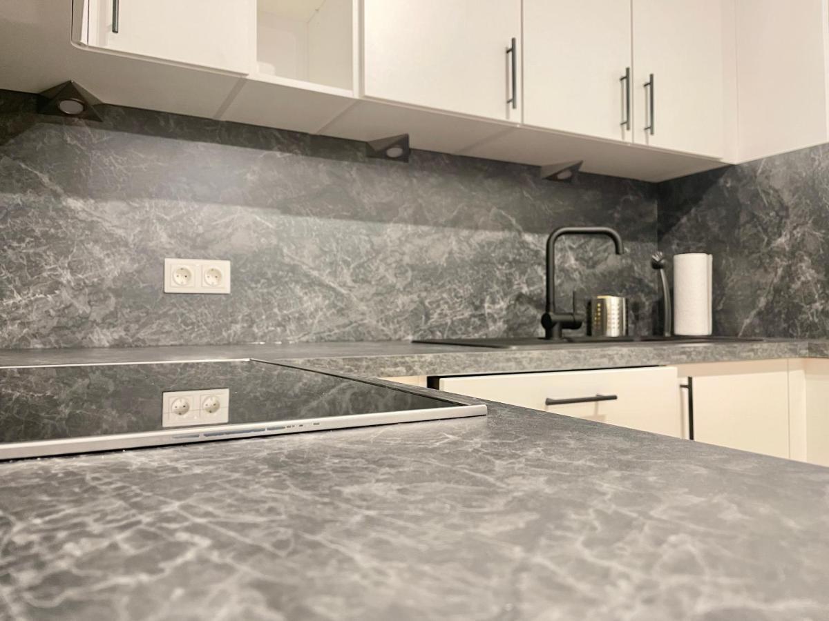 80 M2 - Terrace - Free Parking Apartment Wina Bagian luar foto