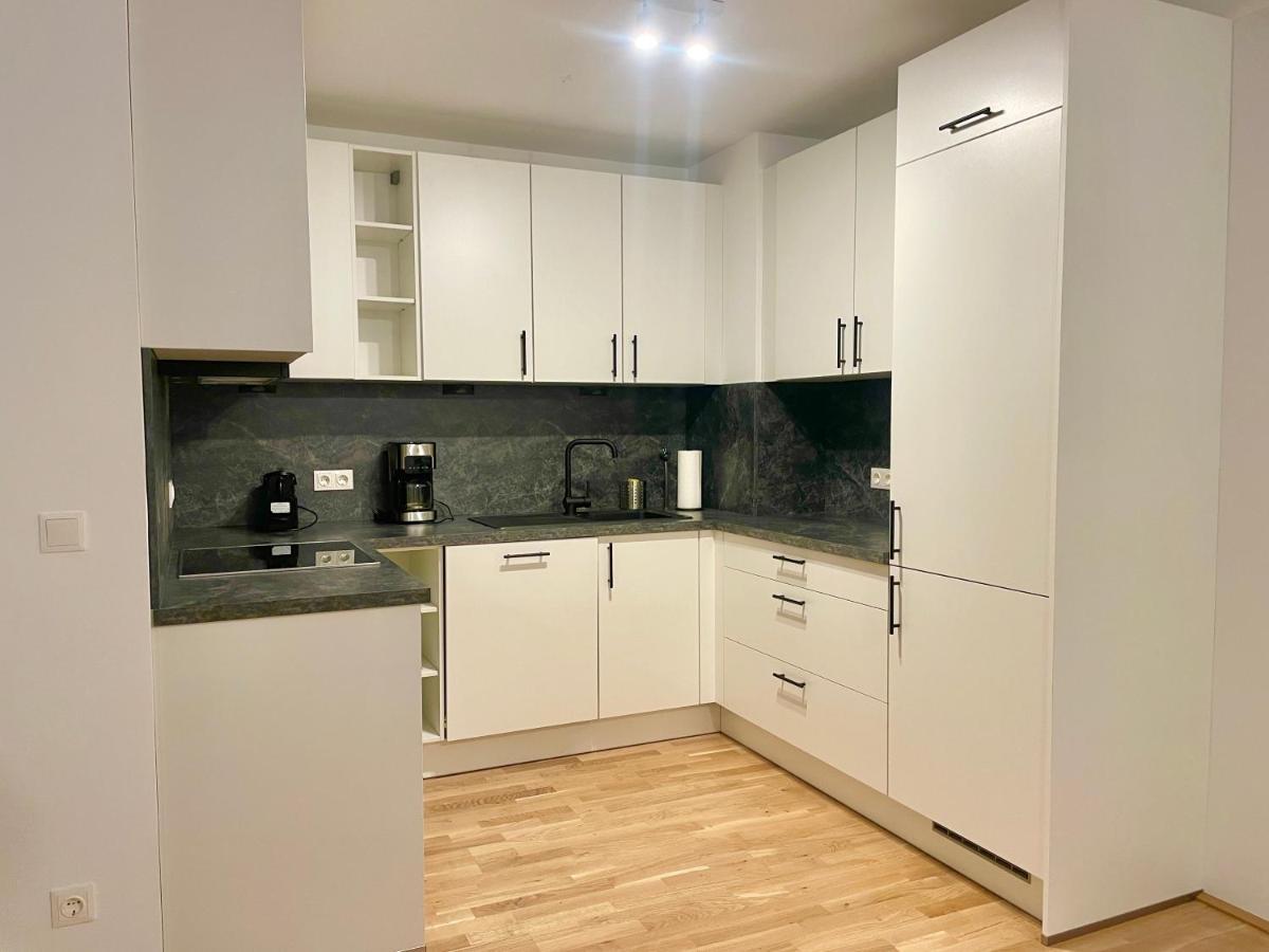80 M2 - Terrace - Free Parking Apartment Wina Bagian luar foto