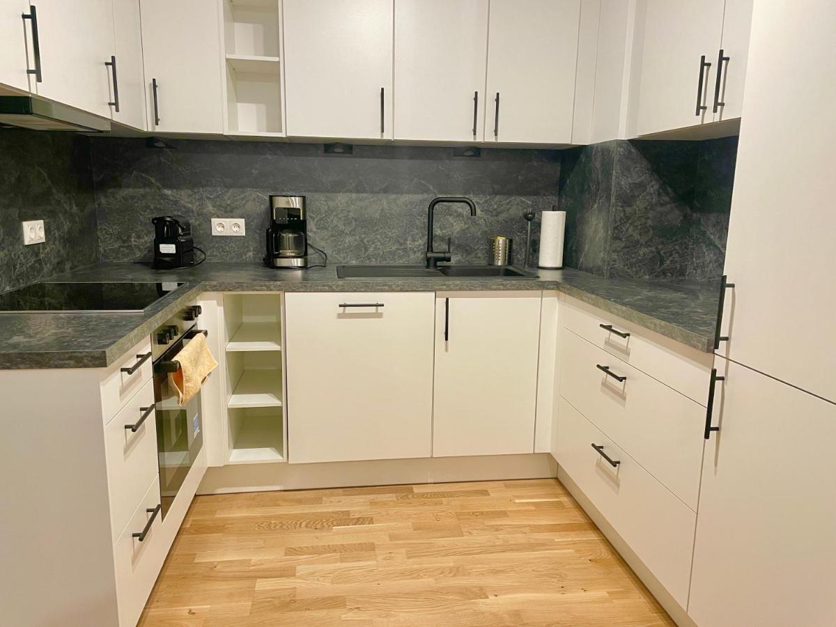 80 M2 - Terrace - Free Parking Apartment Wina Bagian luar foto